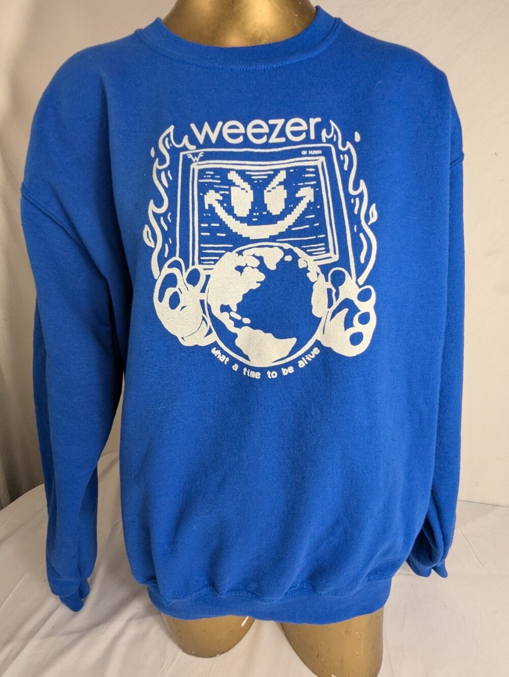 Weezer Hella Mega Blue Concert Sweatshirt Size Medium